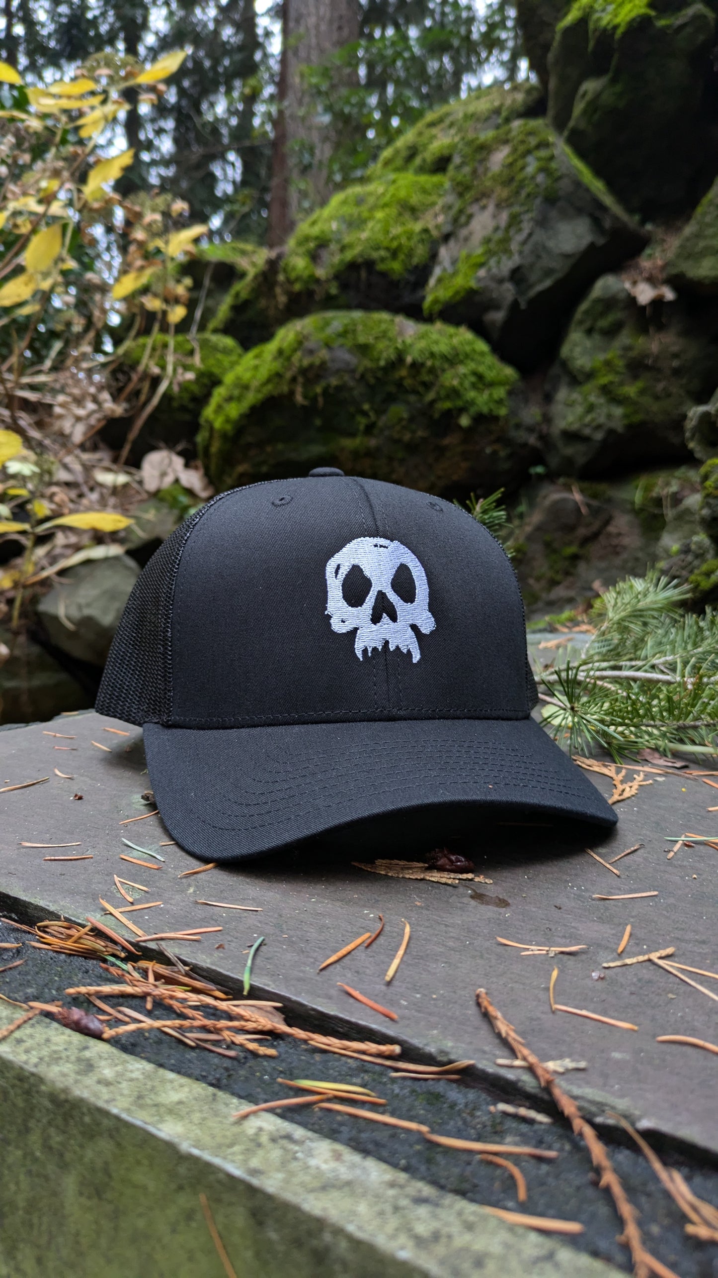 SKULL TRUCKER HAT